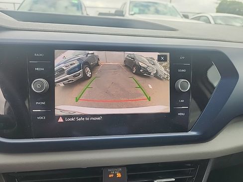 Used 2022 Volkswagen Taos SE FWD image 21