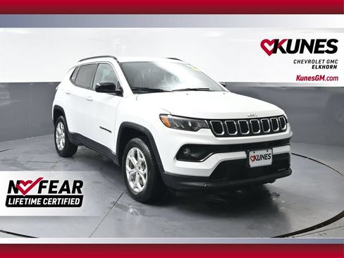 Used 2024 Jeep Compass Latitude AWD/4WD image 1