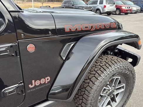 New 2025 Jeep Gladiator Mojave image 13