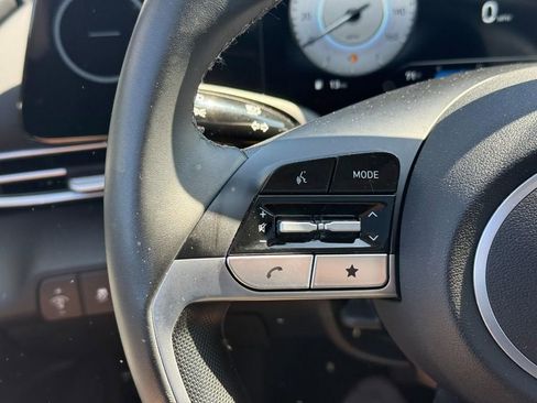 Used 2025 Hyundai Elantra Limited FWD image 18
