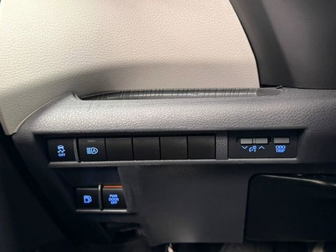 Used 2022 Toyota Sienna LE image 41