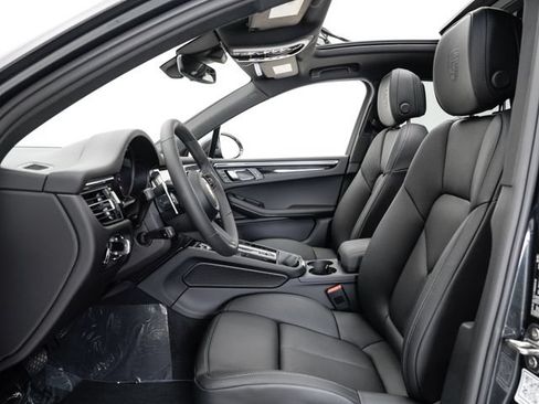 Certified 2026 Porsche Macan AWD/4WD image 8