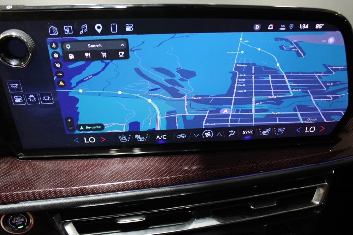 Used 2025 Chevrolet Traverse RS AWD/4WD image 4