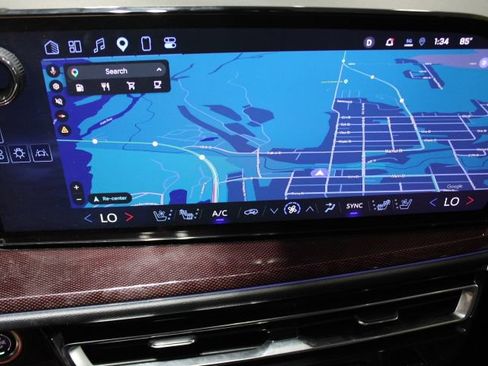 Used 2025 Chevrolet Traverse RS AWD/4WD image 4
