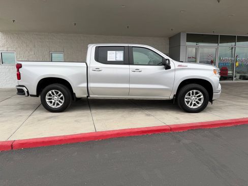 Used 2022 Chevrolet Silverado 1500 RST image 2