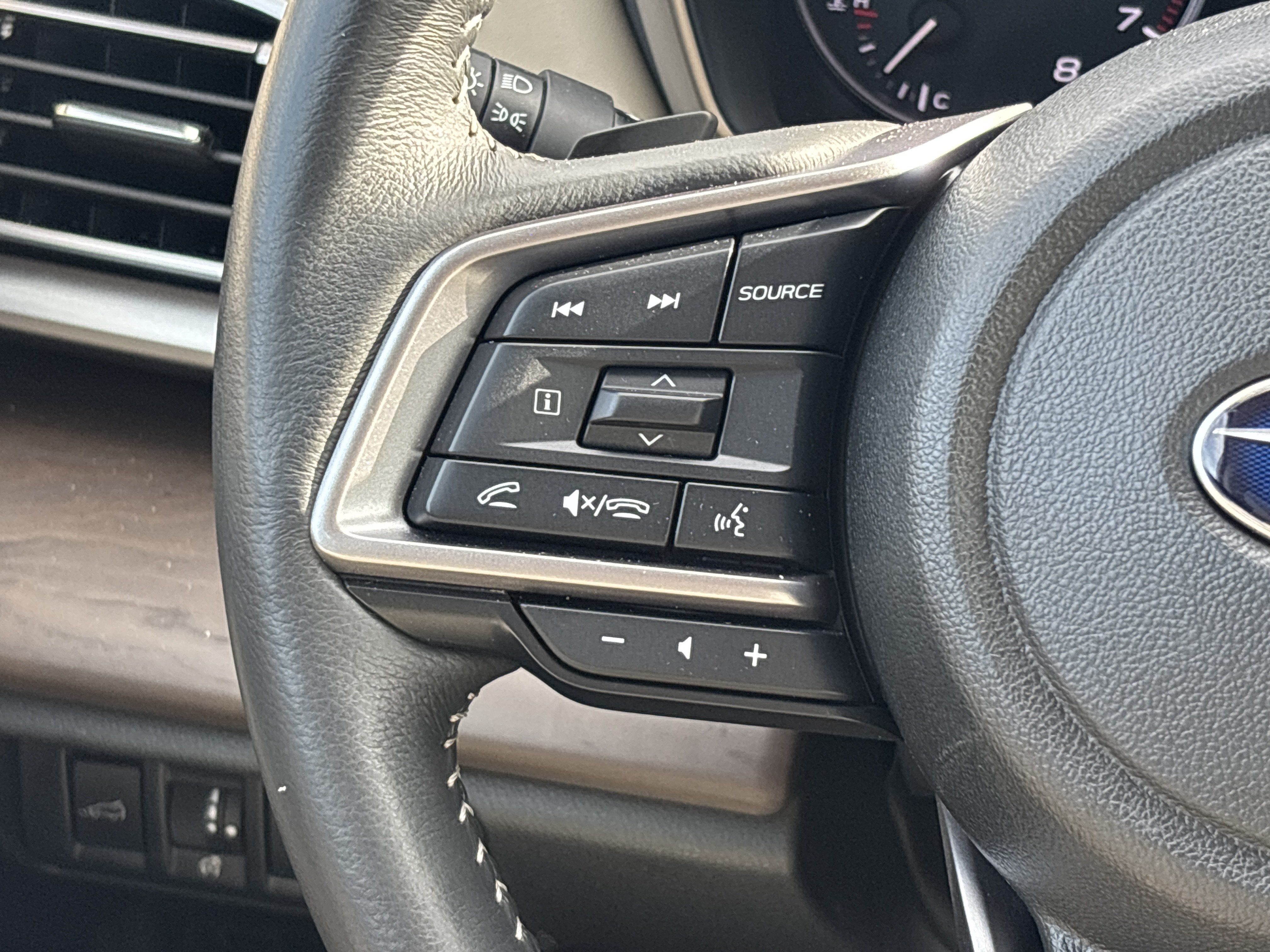 Used 2025 Subaru Outback Limited AWD/4WD image 4