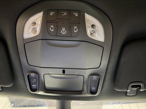 Used 2025 Chrysler Pacifica Limited FWD image 49