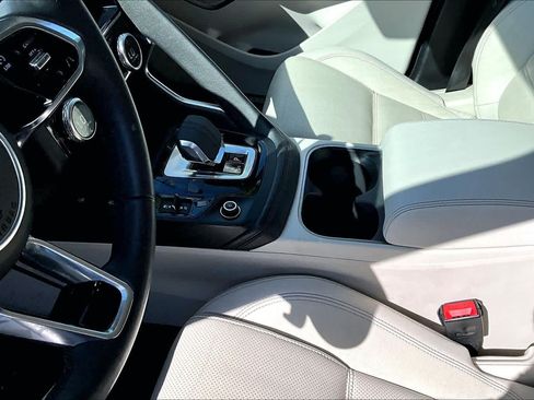 Used 2022 Jaguar E-PACE SE AWD/4WD image 17