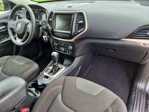 Used 2016 Jeep Cherokee Latitude FWD image 26