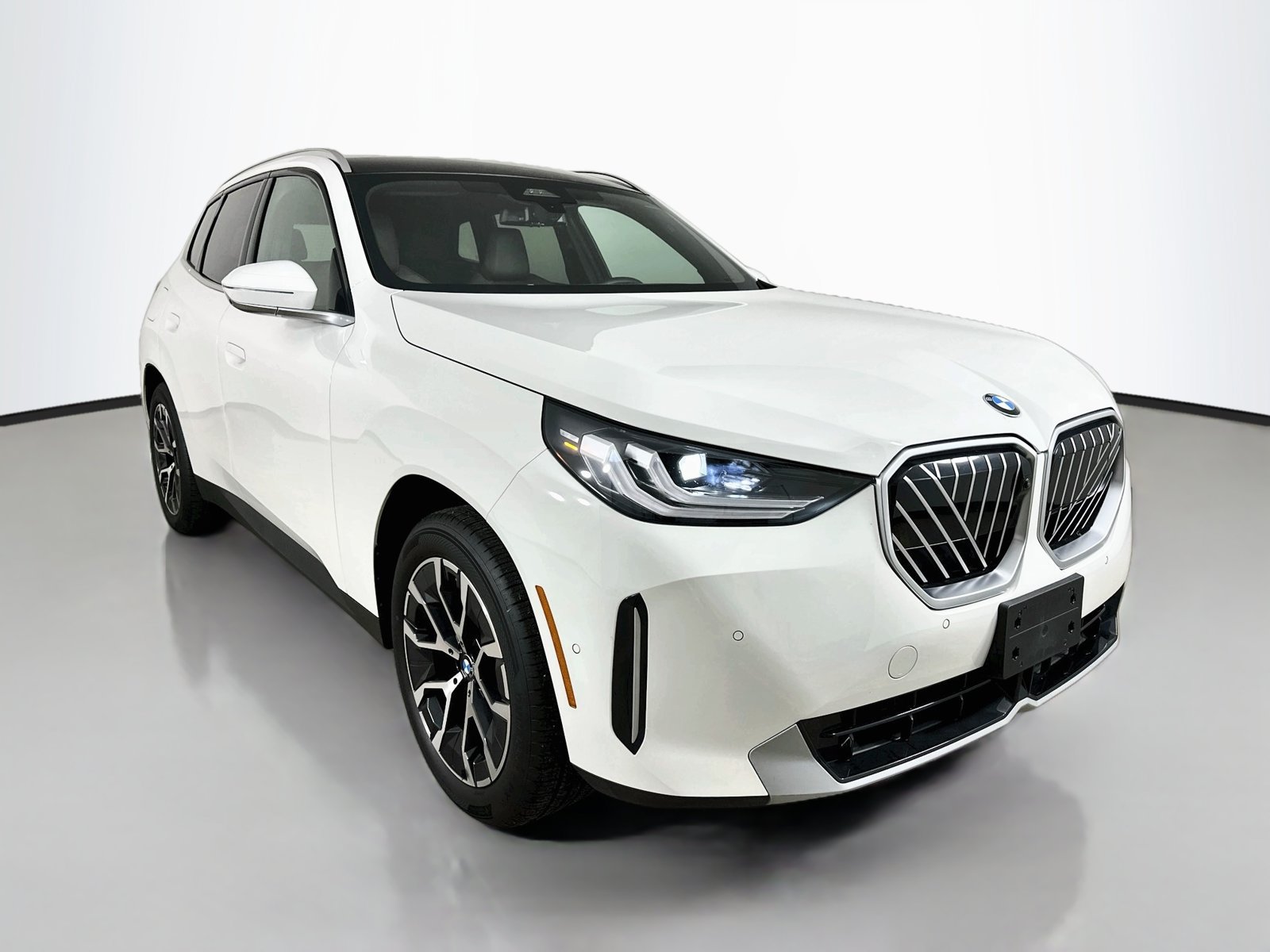 Used 2026 BMW X3 xDrive30i w/ Premium Package AWD/4WD image 3