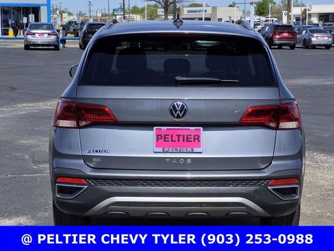 Used 2023 Volkswagen Taos SE w/ Black Wheel Package image 5
