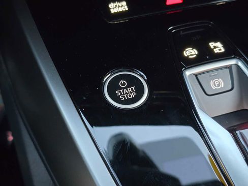 Used 2025 Audi Q4 e-tron Premium Plus w/ Premium Plus image 32