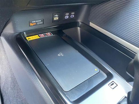 Used 2025 Toyota Camry SE w/ Convenience Package image 29