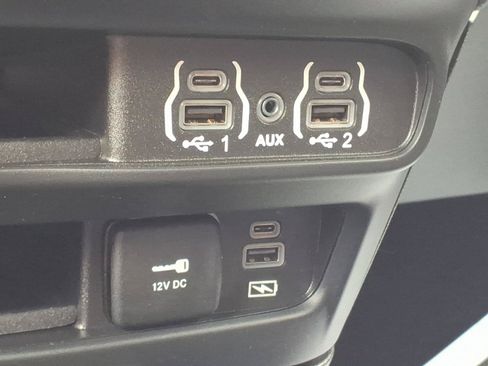 Used 2022 Chrysler Pacifica Touring FWD image 17