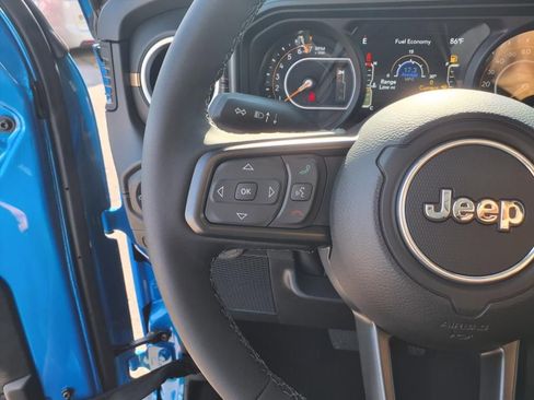 New 2025 Jeep Gladiator High Tide image 14