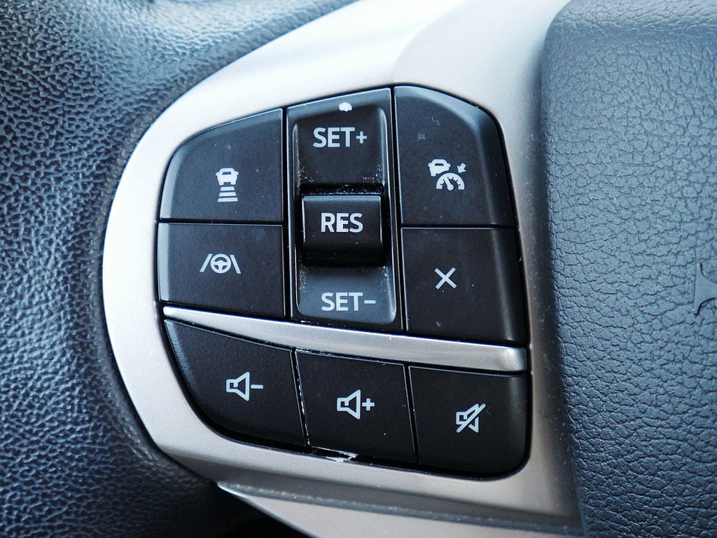 Used 2020 Ford Explorer XLT w/ Equipment Group 202A AWD/4WD image 32