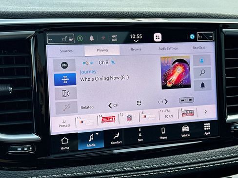 Used 2024 Chrysler Pacifica Limited w/ Uconnect Theater Family Group image 18