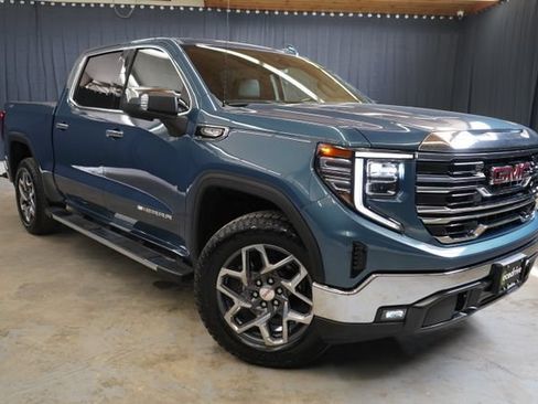 Used 2024 GMC Sierra 1500 SLT w/ SLT Premium Package AWD/4WD image 3