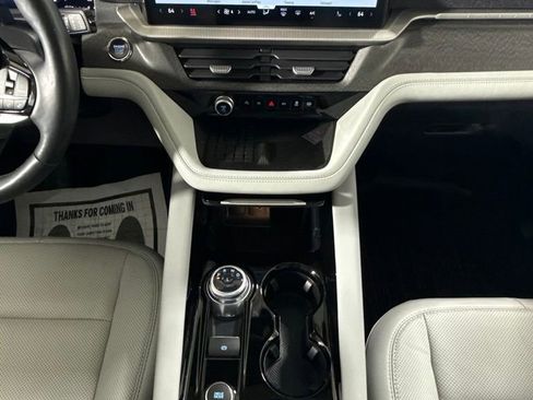 Used 2025 Ford Explorer Platinum w/ LUX Leather Package AWD/4WD image 23