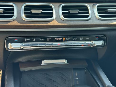 Certified 2025 Mercedes-Benz GLS 450 4MATIC image 35
