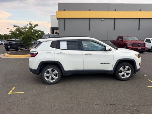 Used 2018 Jeep Compass Latitude w/ Safe & Security Group AWD/4WD image 4