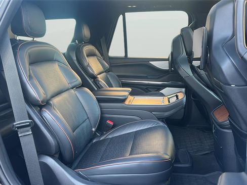 Used 2025 Lincoln Navigator Black Label image 17