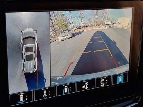 Used 2023 Chevrolet Traverse High Country image 19