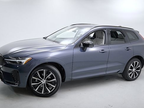 Certified 2023 Volvo XC60 B5 Plus w/ Climate Package image 3