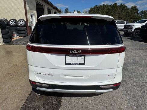 Used 2022 Kia Carnival LX FWD image 4