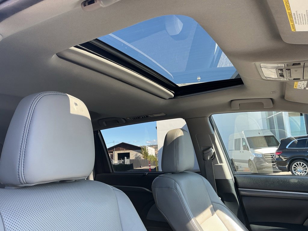 Used 2019 Toyota Highlander Limited AWD/4WD image 28