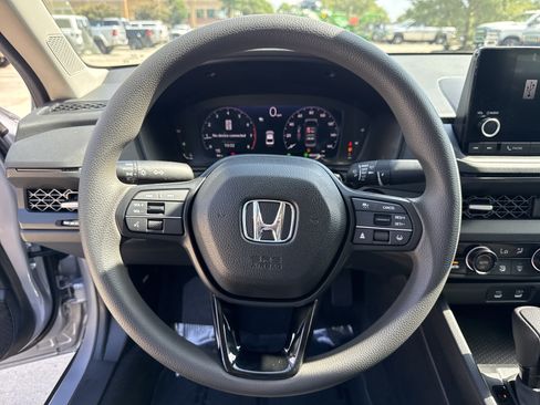 Used 2025 Honda Accord SE image 17