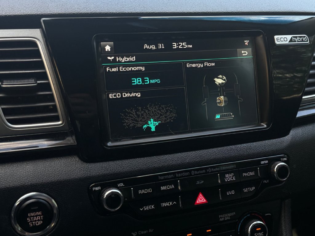 Used 2018 Kia Niro Touring FWD image 28