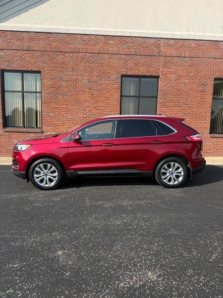 Used 2019 Ford Edge Titanium w/ Cold Weather Package AWD/4WD image 2