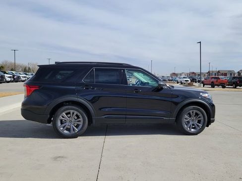 New 2026 Ford Explorer Active image 2