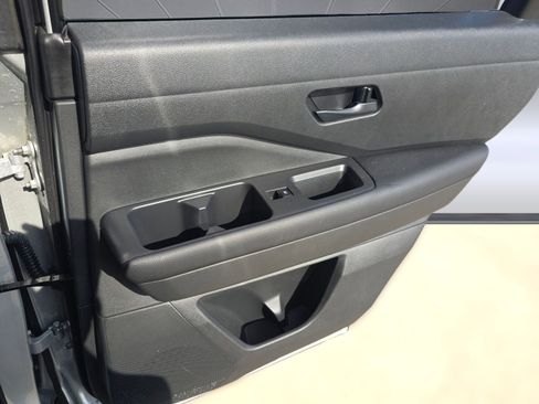 Used 2024 Nissan Pathfinder SV w/ SV Premium Package image 33