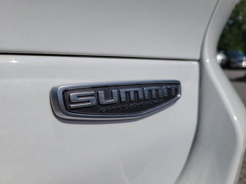 Used 2023 Jeep Grand Cherokee L Summit w/ Luxury Tech Group V AWD/4WD image 12
