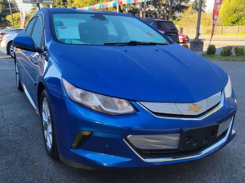 Used 2017 Chevrolet Volt Premier w/ Driver Confidence II Package image 4
