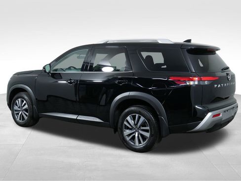 Used 2025 Nissan Pathfinder SL AWD/4WD image 8