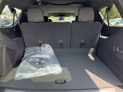 New 2025 Chevrolet Suburban Premier image 28