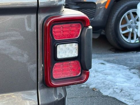 Used 2021 Jeep Gladiator Rubicon image 17