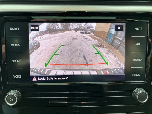 Used 2022 Volkswagen Passat 2.0T SE image 16