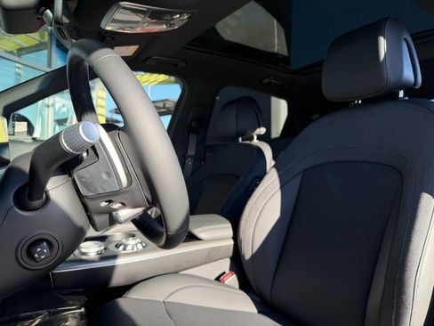 Used 2025 Genesis GV60 RWD image 33