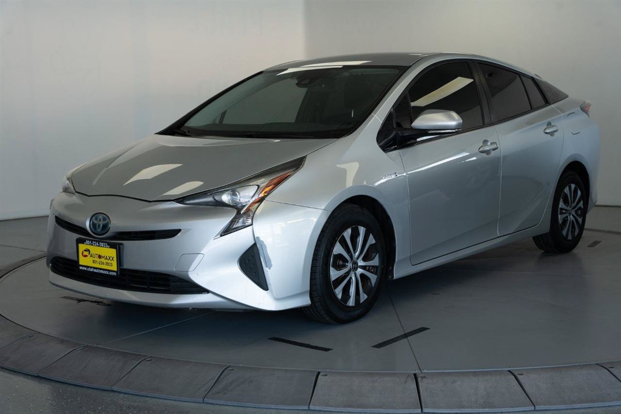 Used 2017 Toyota Prius Three w/ Carpet Mat Package FWD image 3