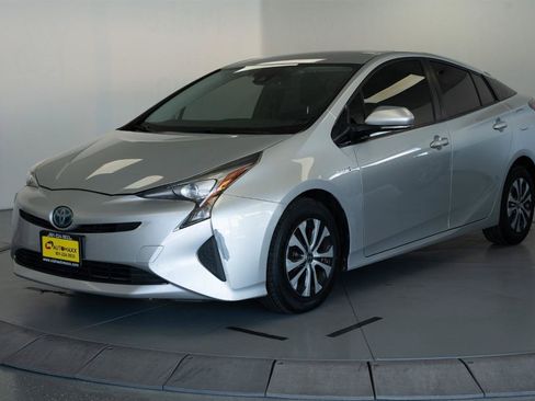 Used 2017 Toyota Prius Three w/ Carpet Mat Package FWD image 3