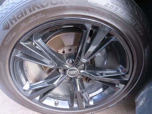 Used 2022 Audi Q8 Premium Plus image 15