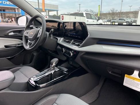New 2026 Chevrolet Trax LT w/ Sunroof Package image 31
