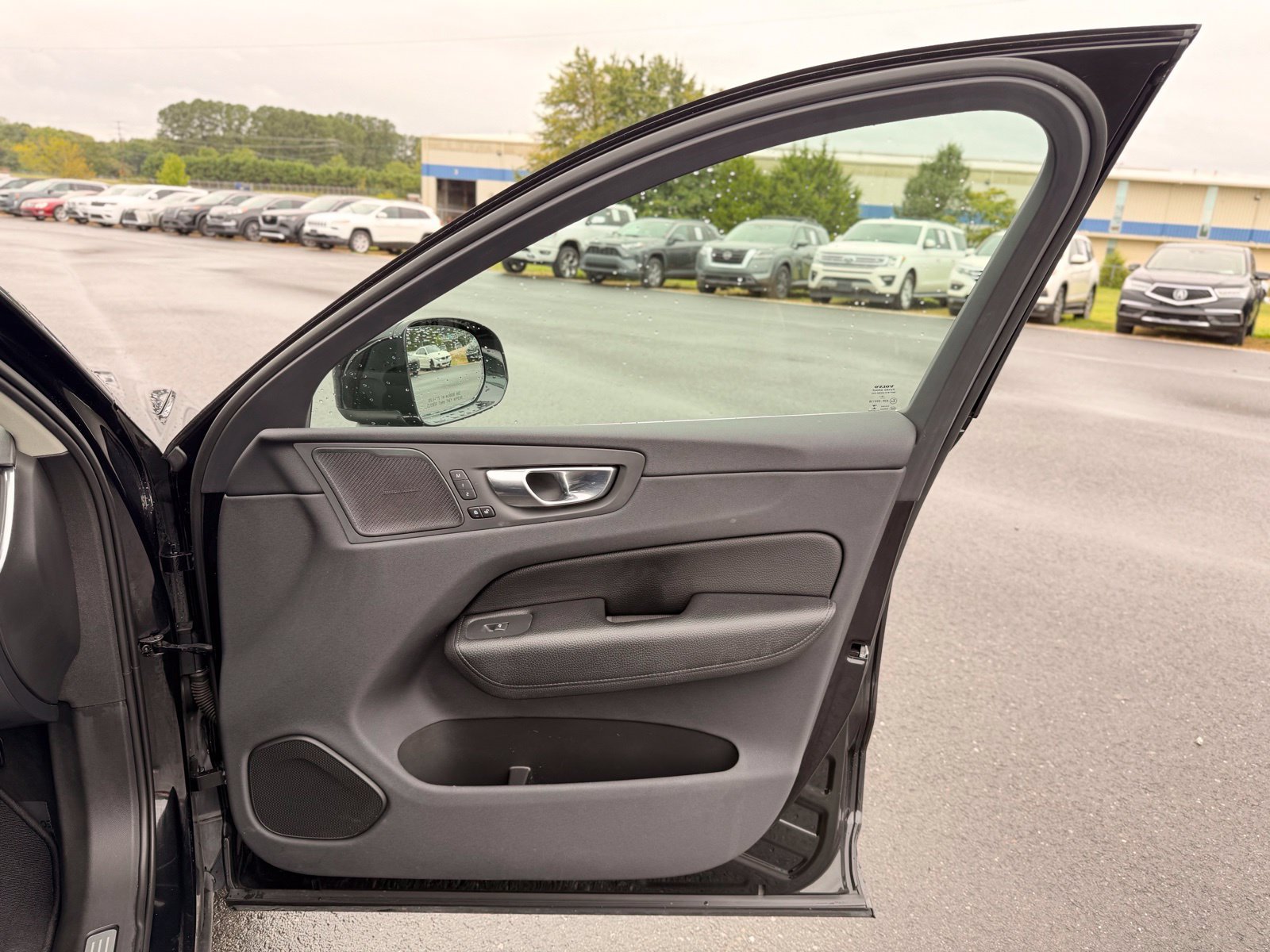 Used 2019 Volvo XC60 T5 Momentum w/ Multimedia Package AWD/4WD image 26