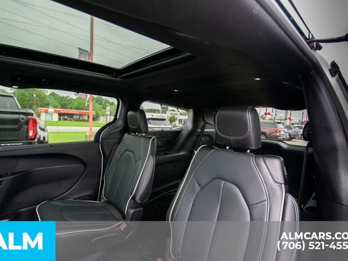 Used 2024 Chrysler Pacifica Limited w/ S Appearance Package image 13