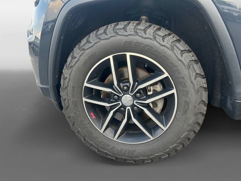 Used 2017 Jeep Grand Cherokee Trailhawk AWD/4WD image 15