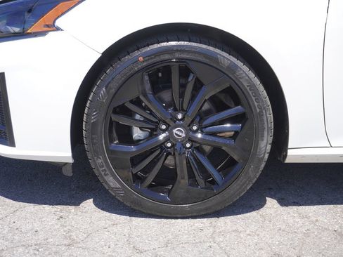 Used 2024 Nissan Altima 2.5 SR FWD image 10